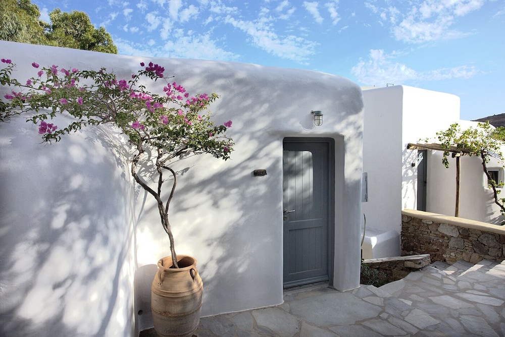 Albatros Club Mykonos — Hotel building in Panormos (Mykonos), South Aegean