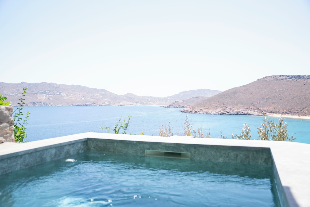 Albatros Club Mykonos — Swimming pool in Panormos (Mykonos), South Aegean