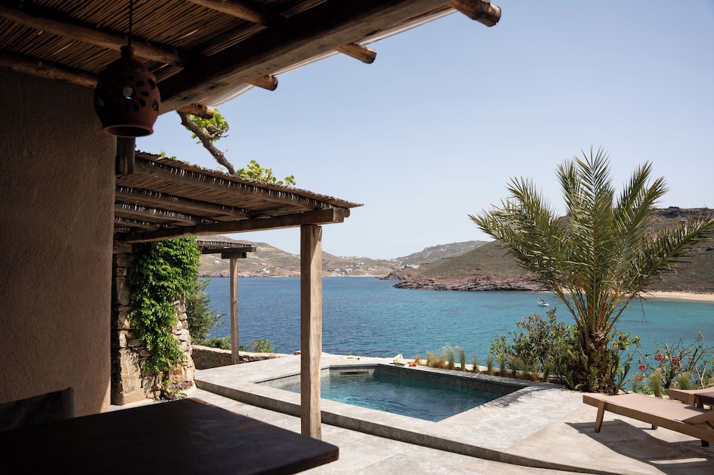 Albatros Club Mykonos — Swimming pool in Panormos (Mykonos), South Aegean