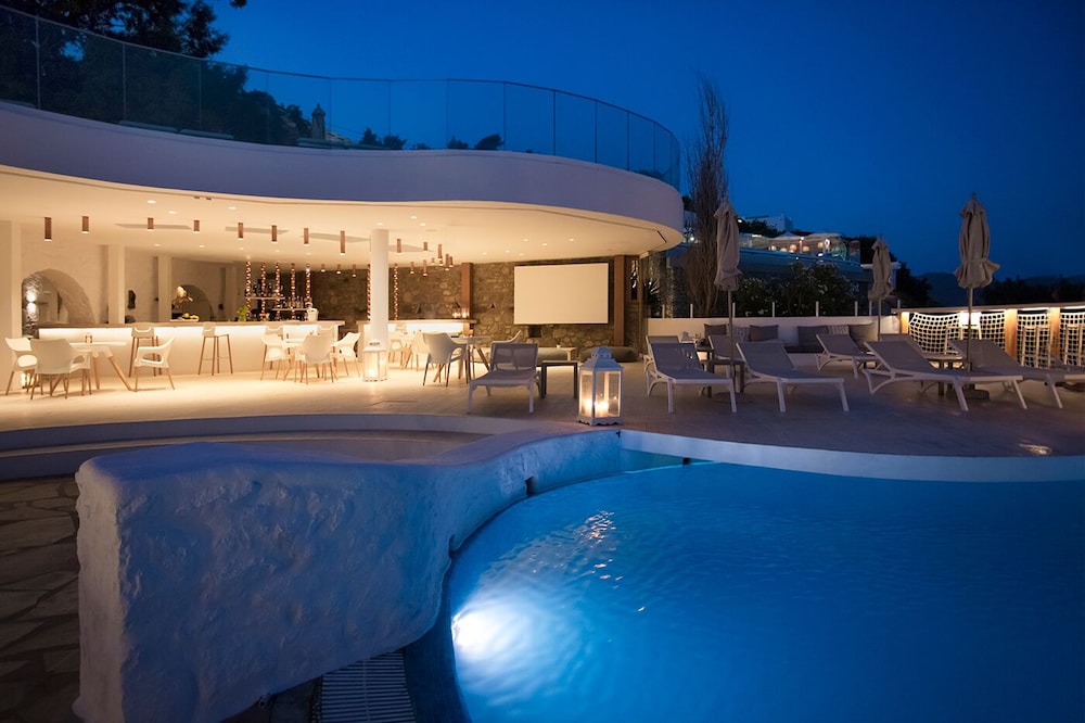 Albatros Club Mykonos — Swimming pool in Panormos (Mykonos), South Aegean