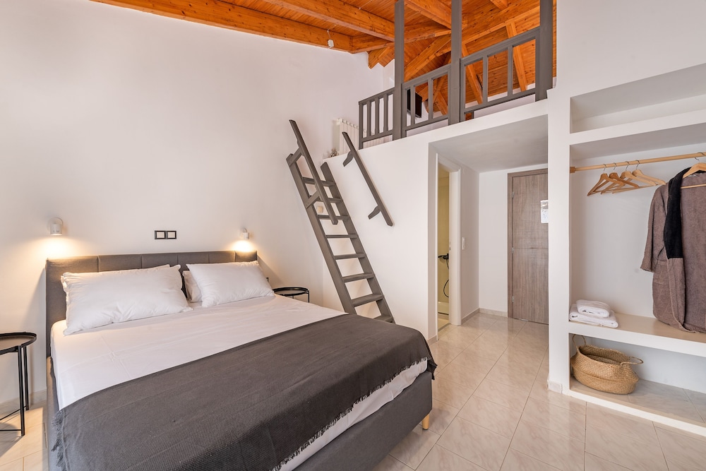 Costa Azzurra Hotel — Hotel rooms in Skala (Kefalonia), Ionian Islands