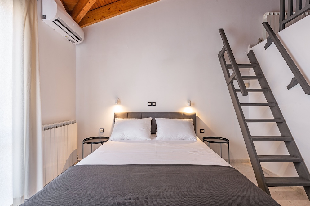Costa Azzurra Hotel — Hotel rooms in Skala (Kefalonia), Ionian Islands
