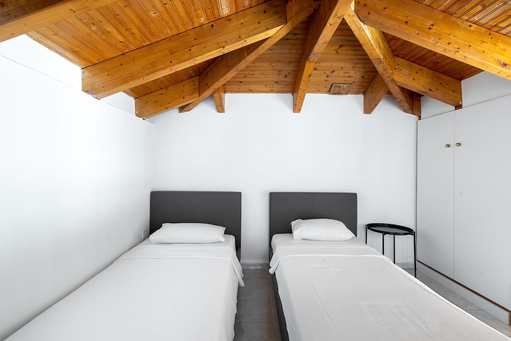 Costa Azzurra Hotel — Hotel rooms in Skala (Kefalonia), Ionian Islands