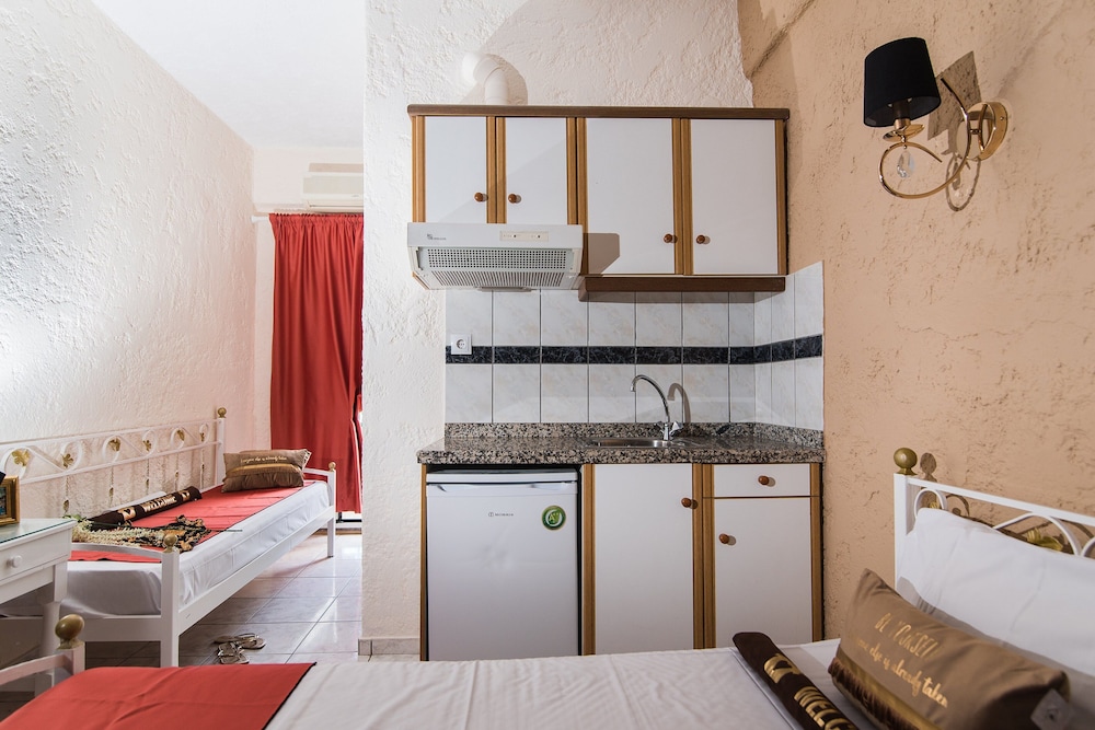 Oasis Studios — Hotel rooms in Malia