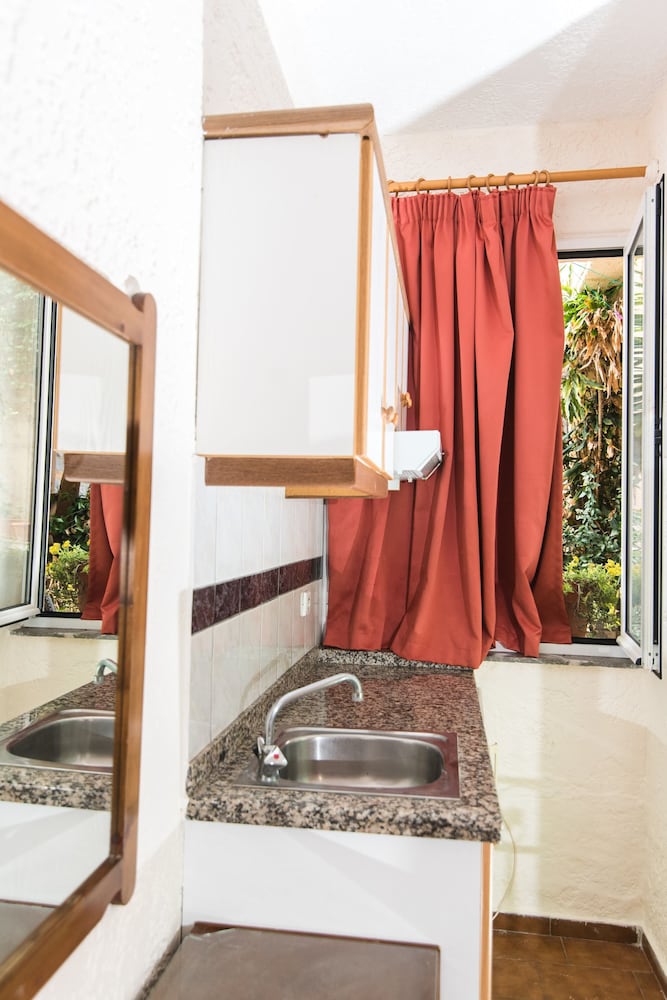 Oasis Studios — Hotel rooms in Malia