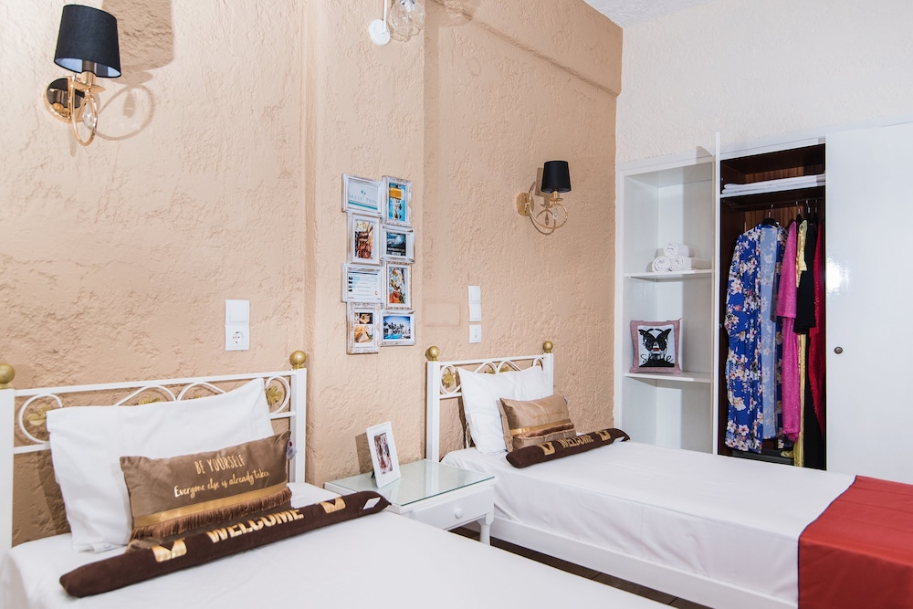 Oasis Studios — Hotel rooms in Malia