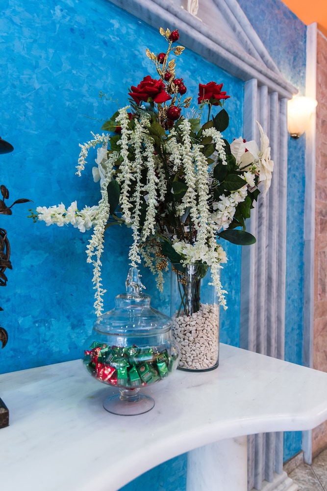 Oasis Studios — Restaurant & bars in Malia