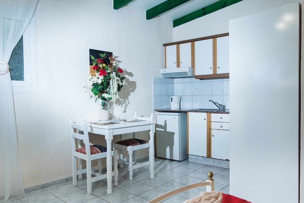 Oasis Studios — Hotel rooms in Malia