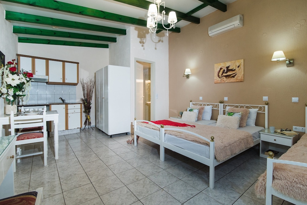 Oasis Studios — Hotel rooms in Malia