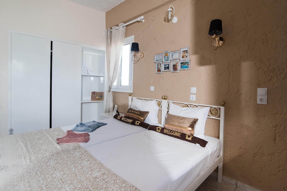 Oasis Studios — Hotel rooms in Malia