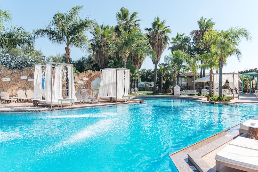 Oasis Studios — Swimming pool in Malia