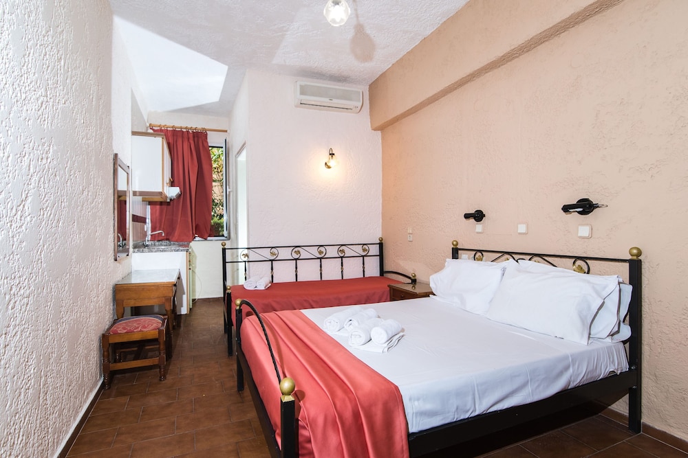 Oasis Studios — Hotel rooms in Malia