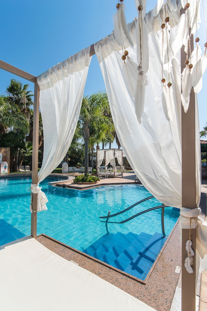 Oasis Studios — Swimming pool in Malia