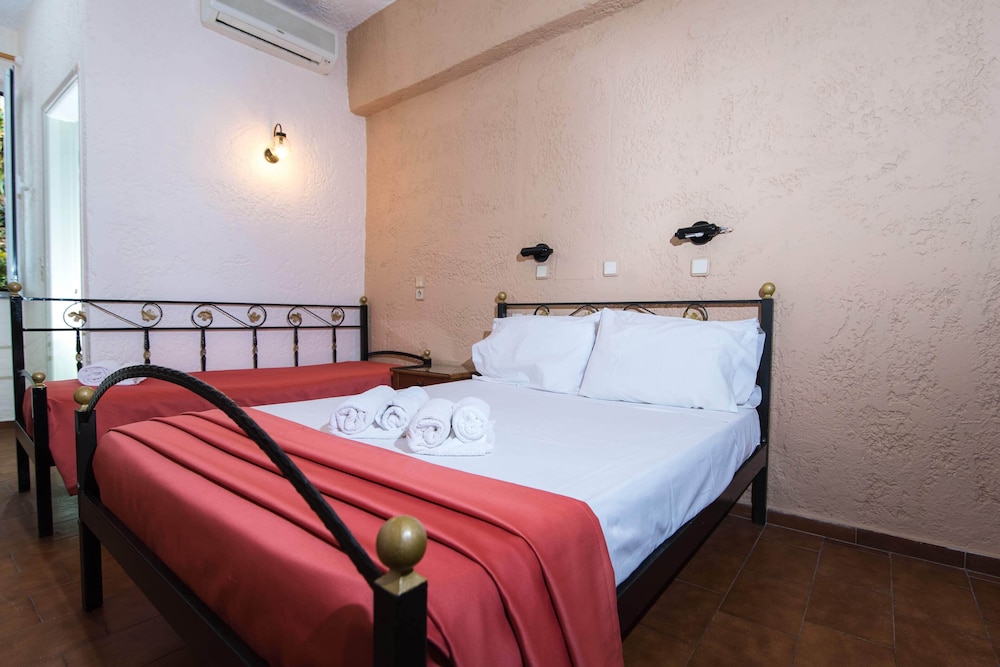Oasis Studios — Hotel rooms in Malia