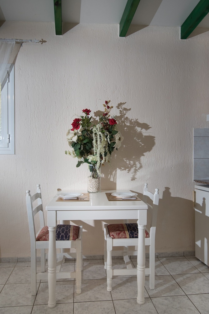 Oasis Studios — Restaurant & bars in Malia