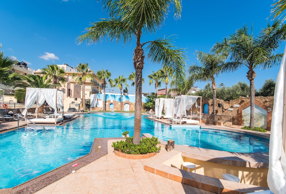 Oasis Studios — Swimming pool in Malia