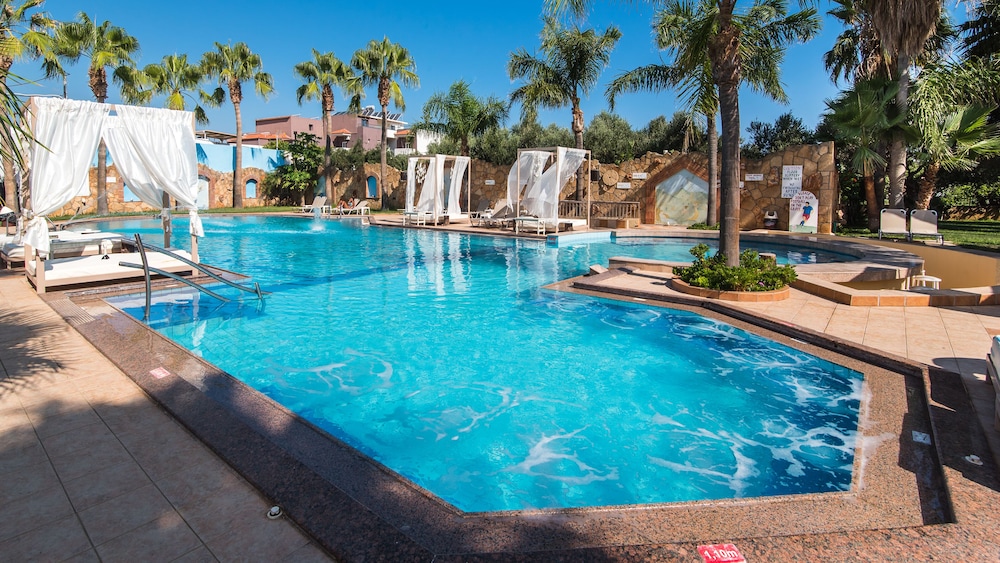 Oasis Studios — Swimming pool in Malia