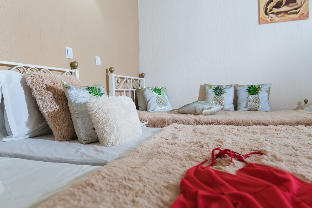 Oasis Studios — Hotel rooms in Malia