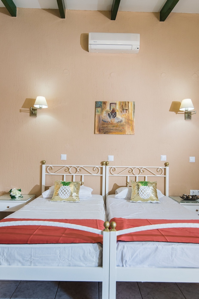 Oasis Studios — Hotel rooms in Malia