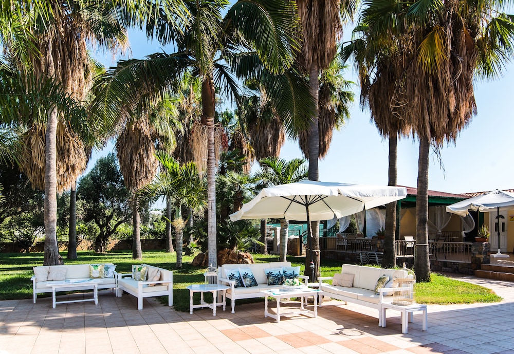 Oasis Studios — Restaurant & bars in Malia