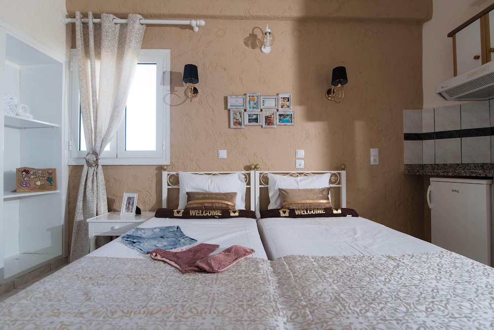 Oasis Studios — Hotel rooms in Malia