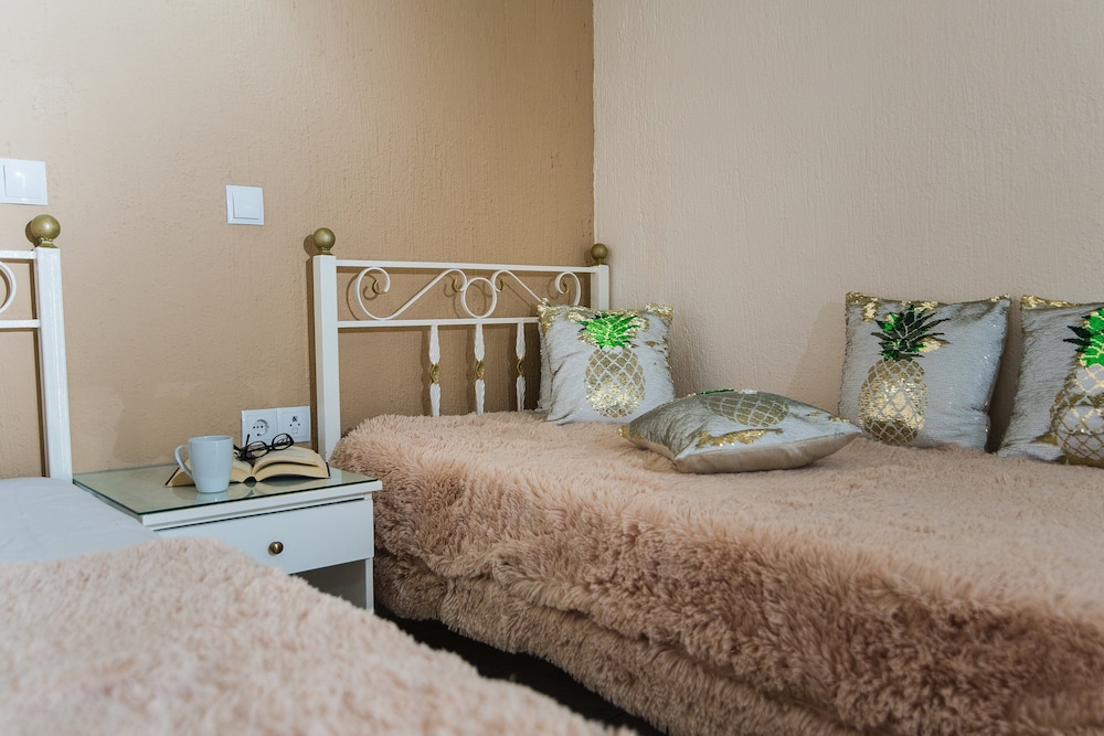 Oasis Studios — Hotel rooms in Malia