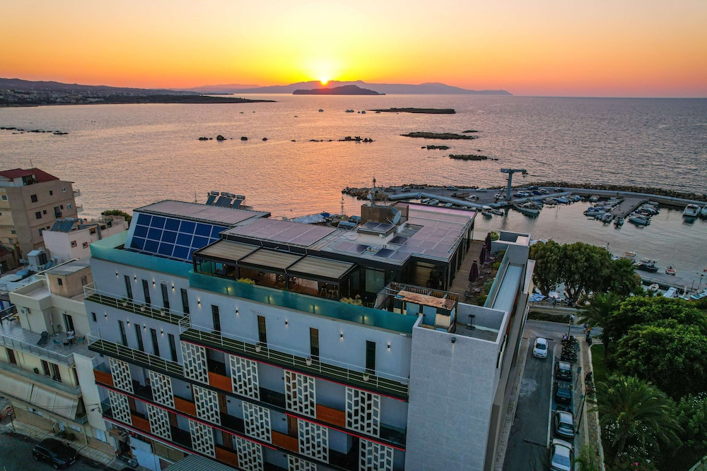 Chania Flair Boutique Hotel, Tapestry Collection by Hilton — Hotel building in Chania