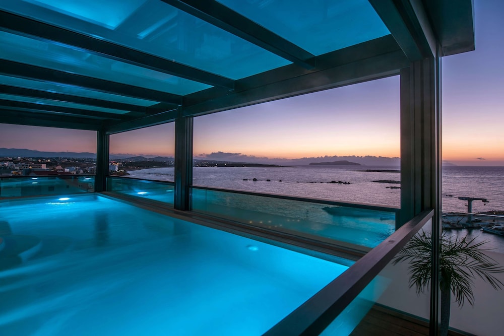 Chania Flair Boutique Hotel, Tapestry Collection by Hilton — Swimming pool in Chania