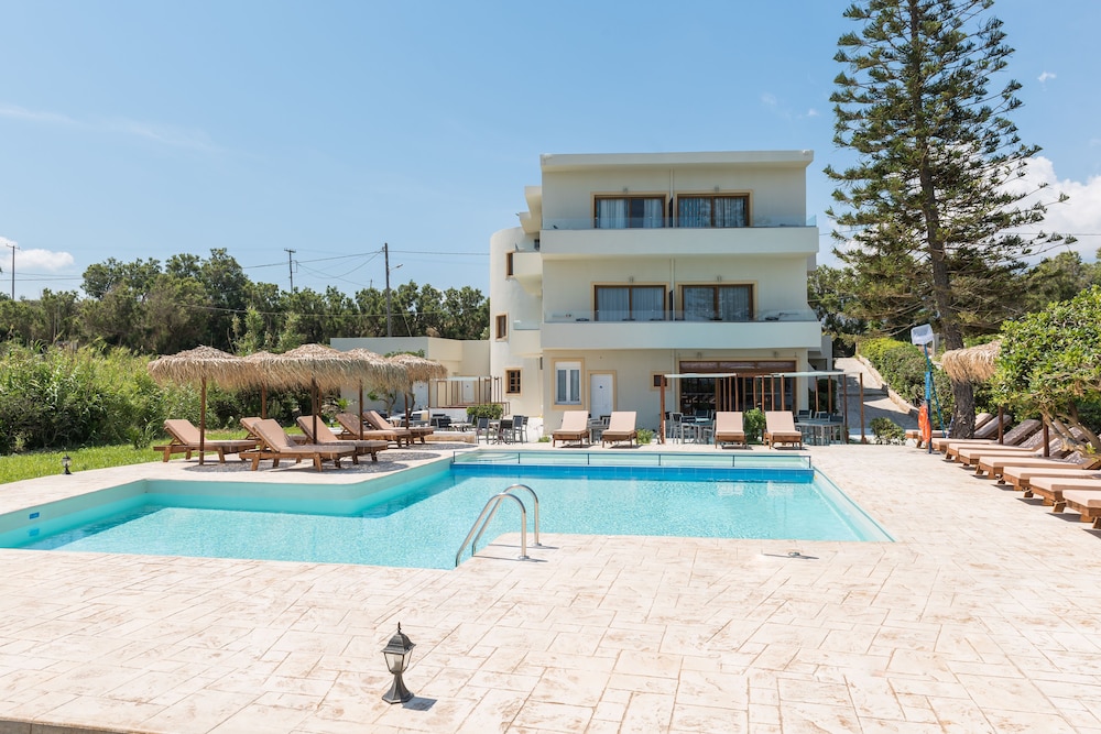Musela Studios — Swimming pool in Rethymnon