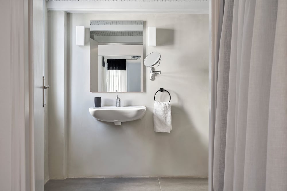 Mr and Mrs White Oia – Santorini — Hotel rooms in Oia, South Aegean