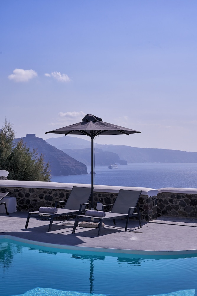 Mr and Mrs White Oia – Santorini — Swimming pool in Oia, South Aegean