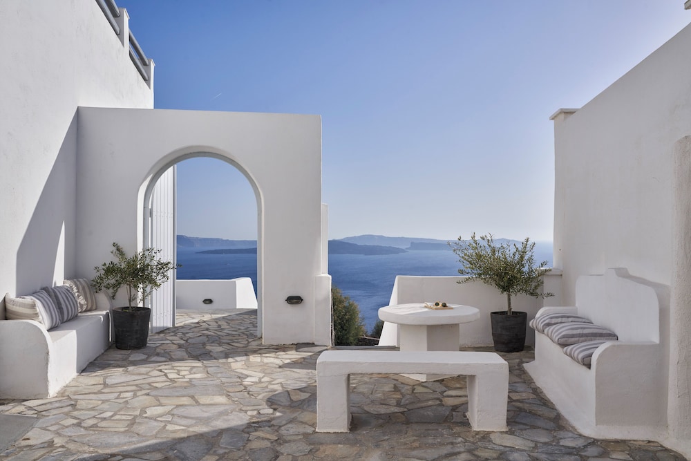 Mr and Mrs White Oia – Santorini — Hotel building in Oia, South Aegean