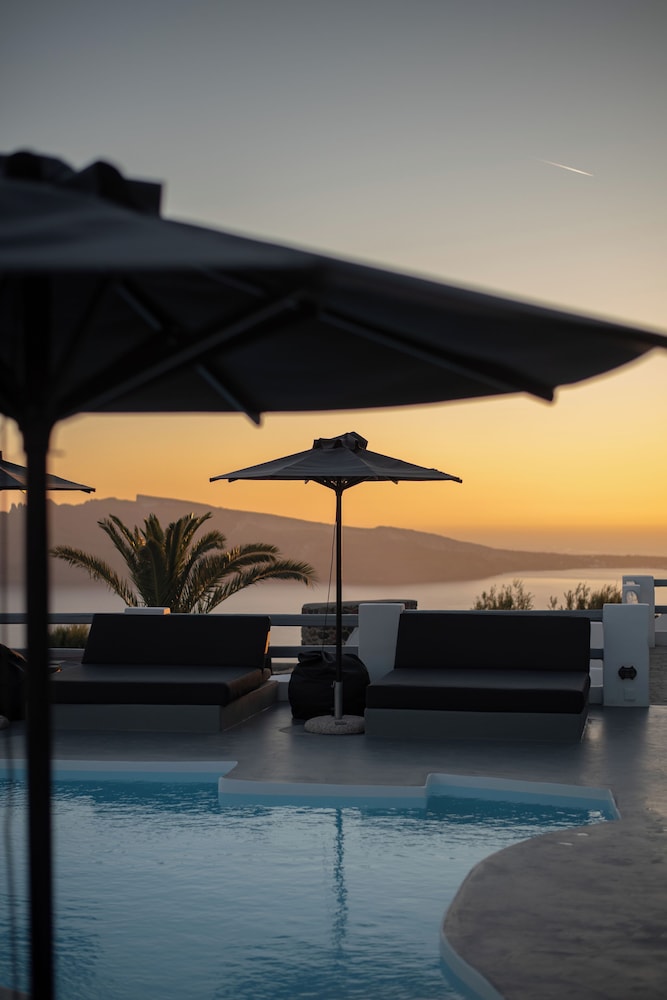 Mr and Mrs White Oia – Santorini — Swimming pool in Oia, South Aegean