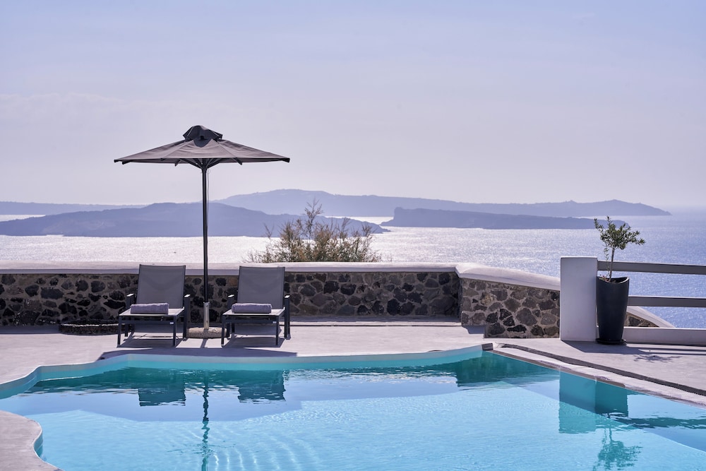 Mr and Mrs White Oia – Santorini — Swimming pool in Oia, South Aegean