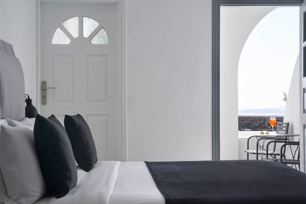 Mr and Mrs White Oia – Santorini — Hotel rooms in Oia, South Aegean