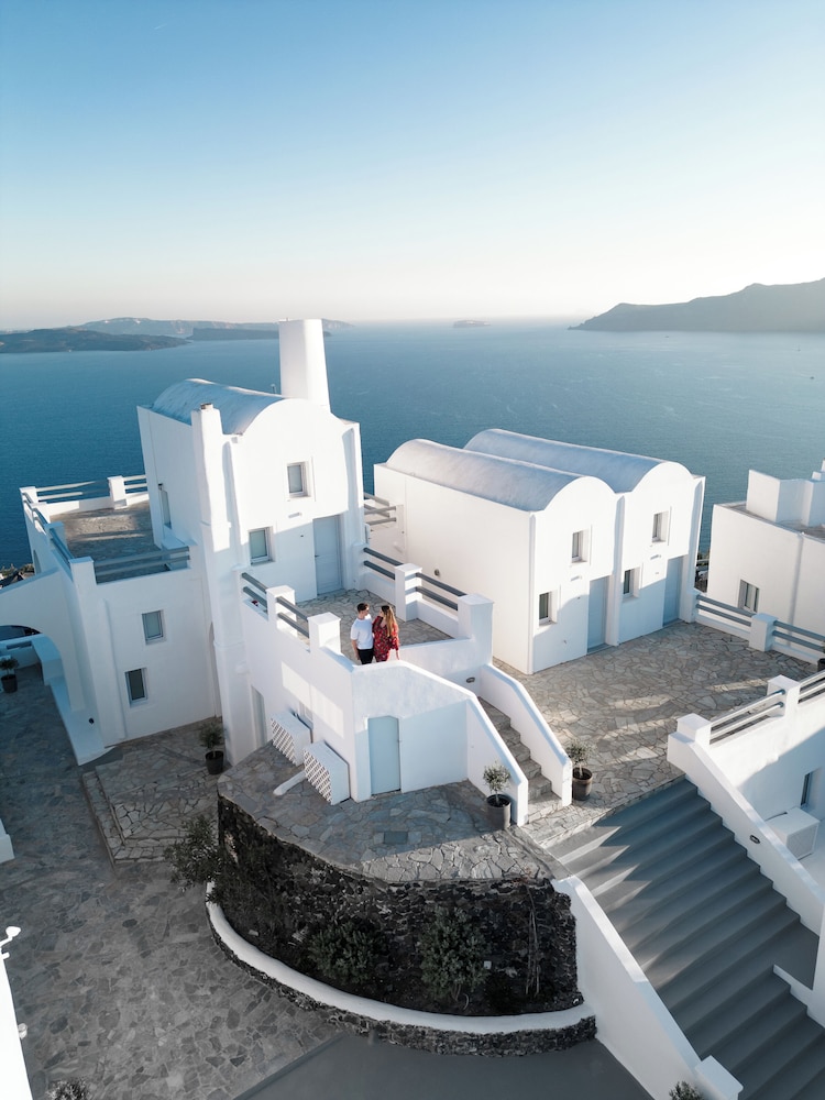Mr and Mrs White Oia – Santorini — Hotel building in Oia, South Aegean