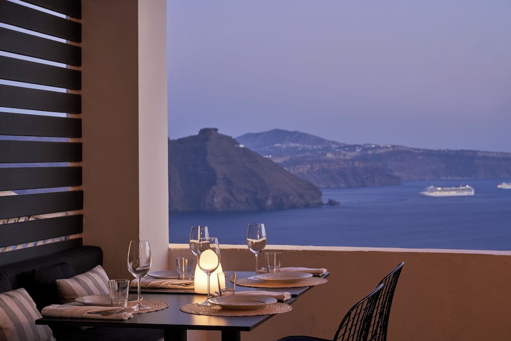 Mr and Mrs White Oia – Santorini — Restaurant & bars in Oia, South Aegean