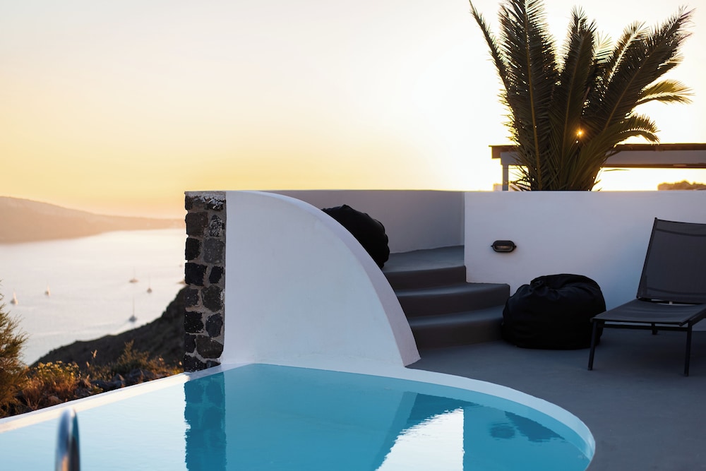 Mr and Mrs White Oia – Santorini — Swimming pool in Oia, South Aegean