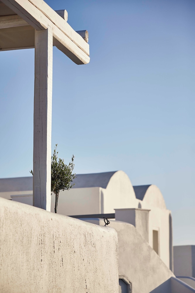 Mr and Mrs White Oia – Santorini — Hotel building in Oia, South Aegean
