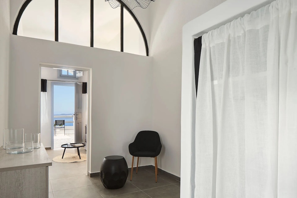 Mr and Mrs White Oia – Santorini — Hotel rooms in Oia, South Aegean