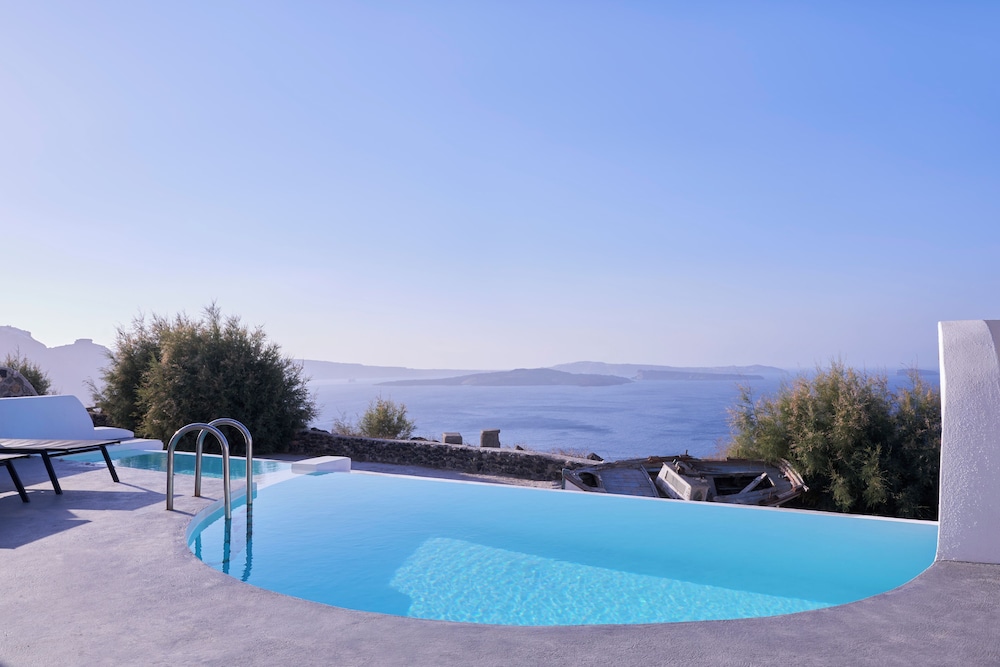 Mr and Mrs White Oia – Santorini — Swimming pool in Oia, South Aegean