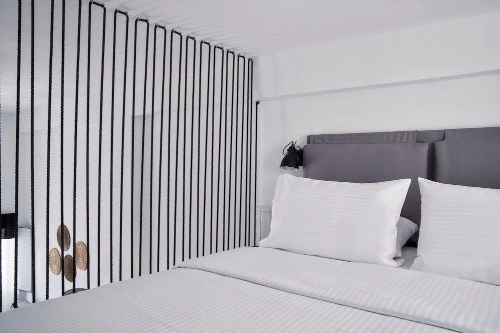 Mr and Mrs White Oia – Santorini — Hotel rooms in Oia, South Aegean