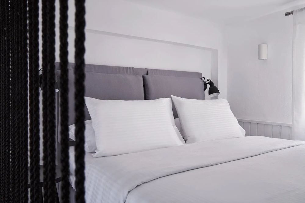 Mr and Mrs White Oia – Santorini — Hotel rooms in Oia, South Aegean