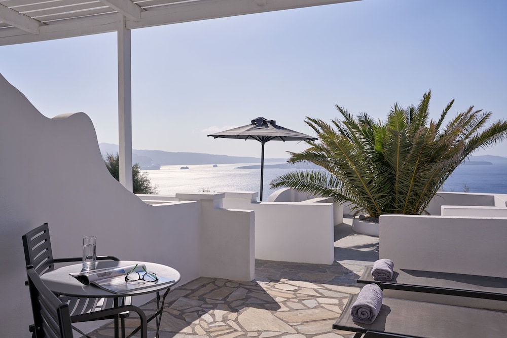 Mr and Mrs White Oia – Santorini — Hotel building in Oia, South Aegean