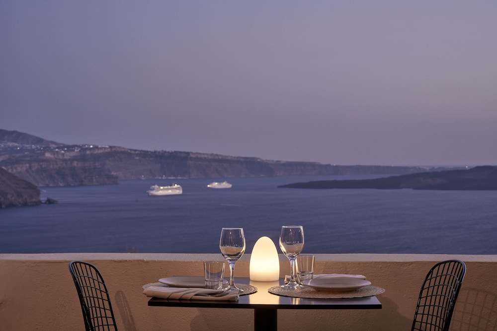 Mr and Mrs White Oia – Santorini — Restaurant & bars in Oia, South Aegean