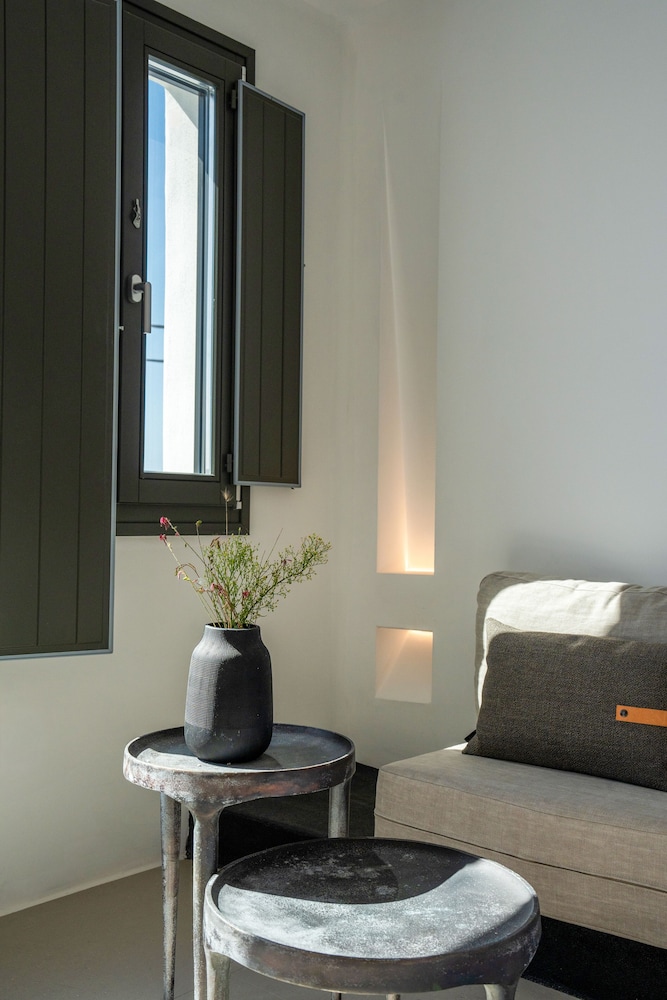 Orama Hotel & Spa — Hotel rooms in Karterados, South Aegean