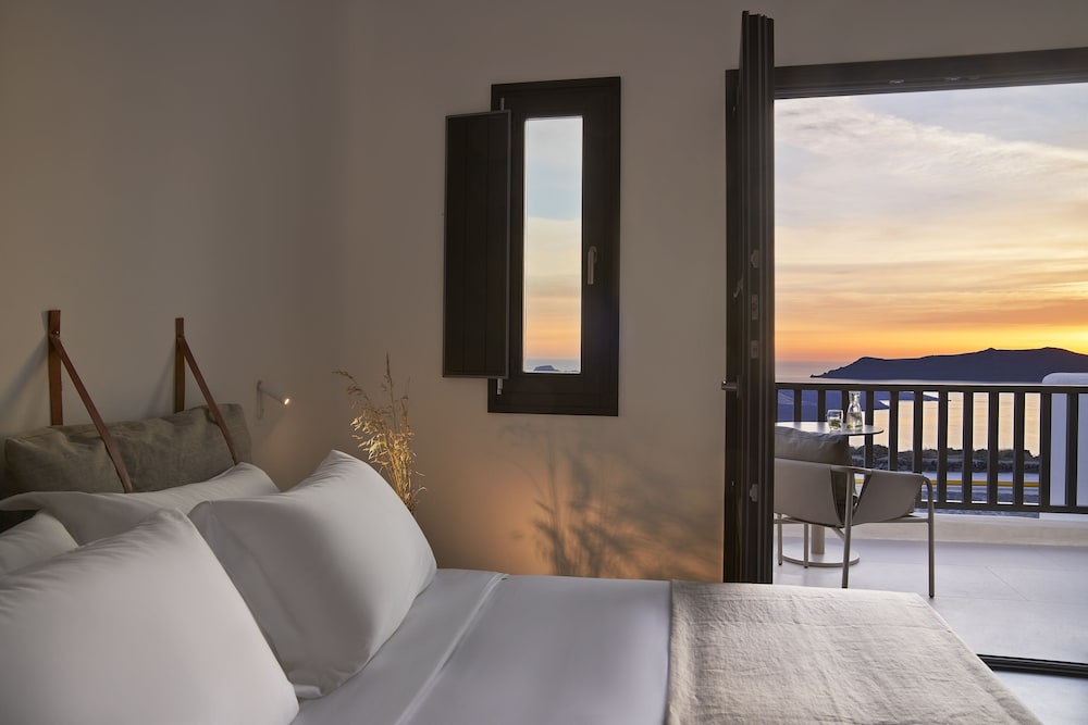 Orama Hotel & Spa — Hotel rooms in Karterados, South Aegean