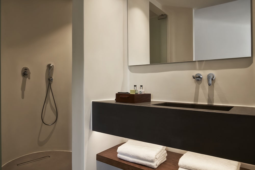 Orama Hotel & Spa — Hotel rooms in Karterados, South Aegean