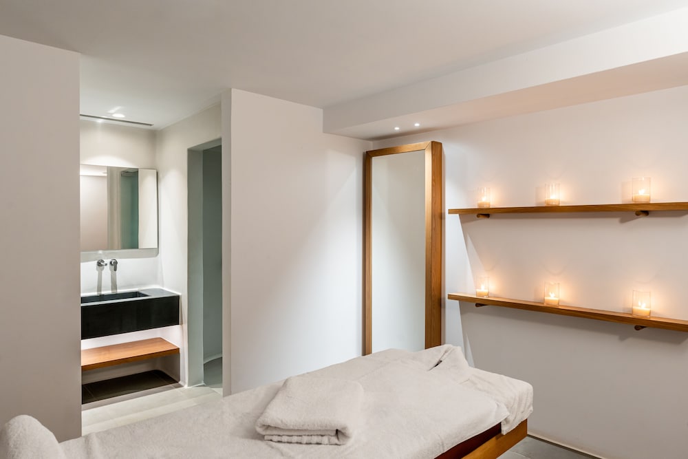 Orama Hotel & Spa — Hotel rooms in Karterados, South Aegean