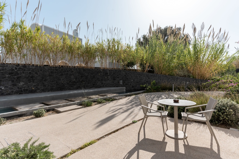 Orama Hotel & Spa — Hotel building in Karterados, South Aegean